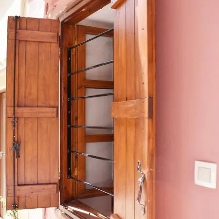 Old Town Luxury Maisonette With Roof Garden ハニア