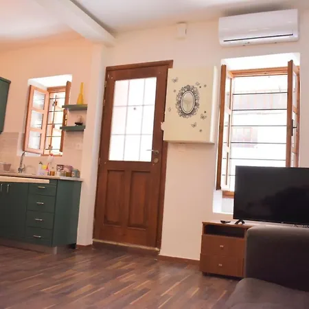 Old Town Luxury Maisonette With Roof Garden * ハニア